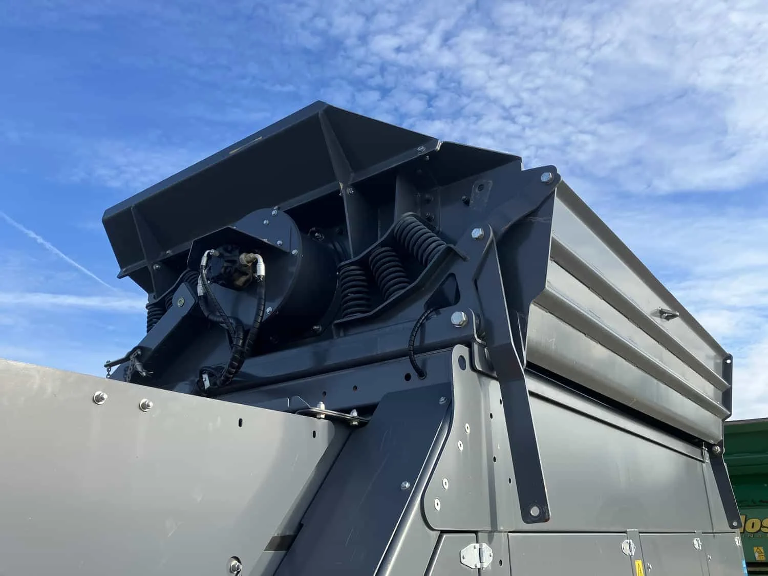 Detailansicht des Lüfters und Antriebsgehäuses am Förderband