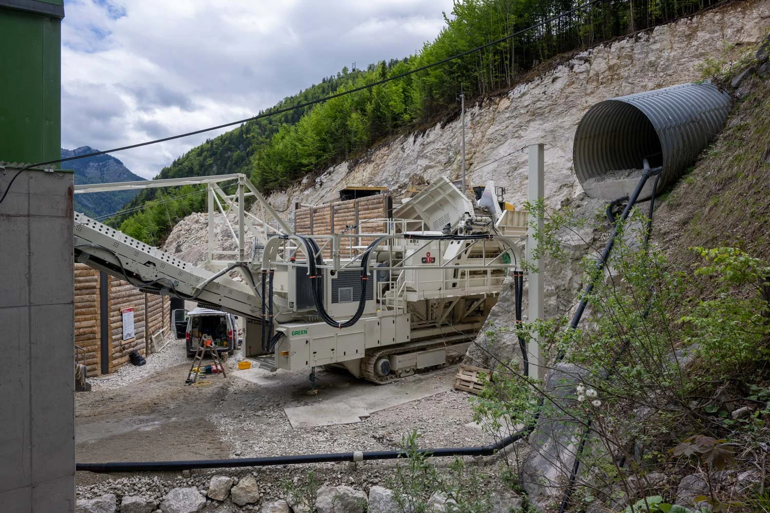 News Rohrdorfer Zement Backenbrechanlage GIPO B 1490