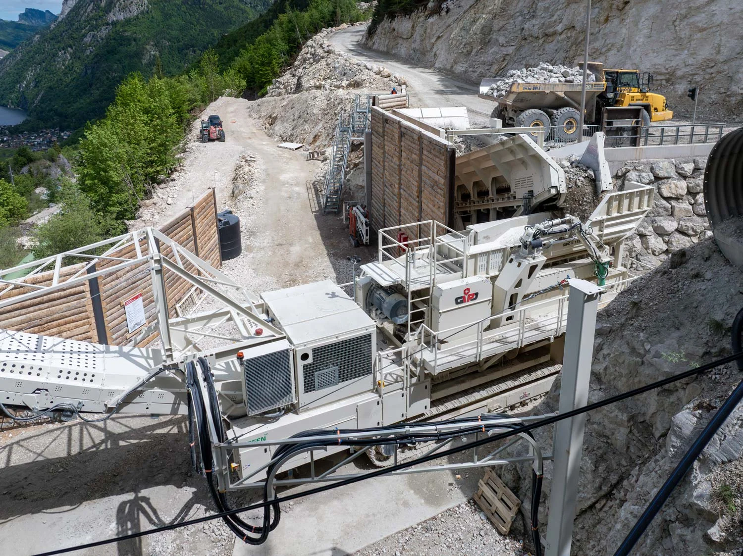 News Rohrdorfer Zement Backenbrechanlage GIPO B 1490