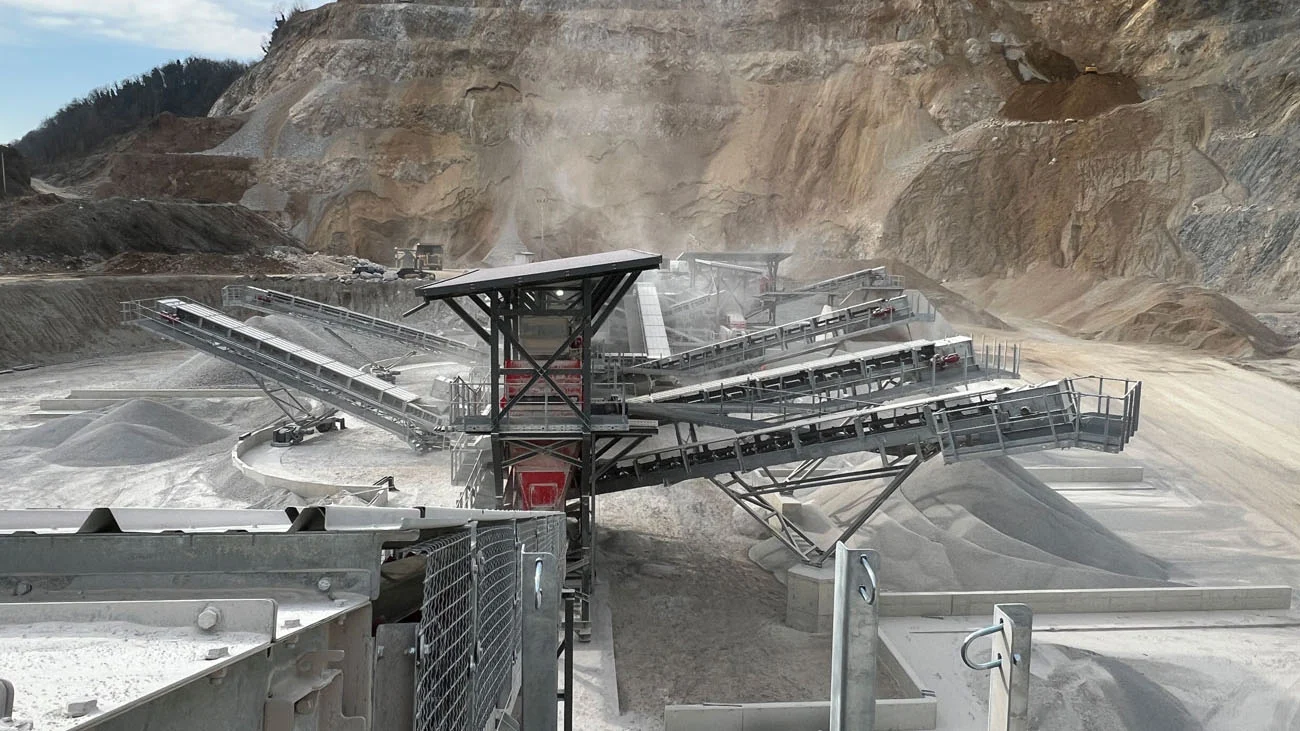 GIPO Siebstation mit Radialförderern im offenen Steinbruch